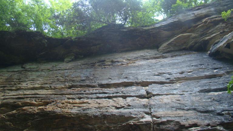 Sandstone-cliff-starved-rock